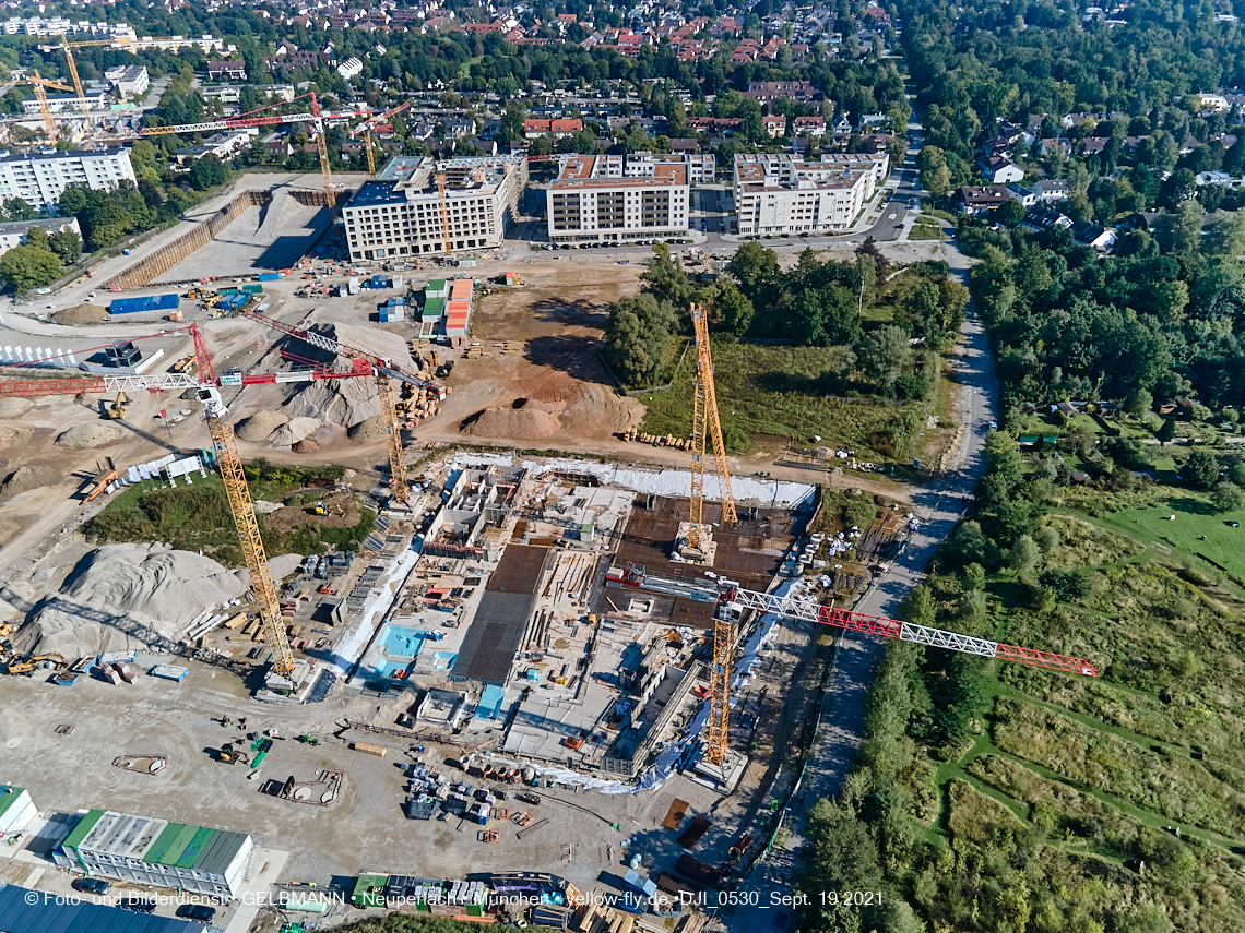 19.09.2021 - Aktuelle Luftbilder aus dem Alexisquartier und Pandion Verde in Neuperlach in München